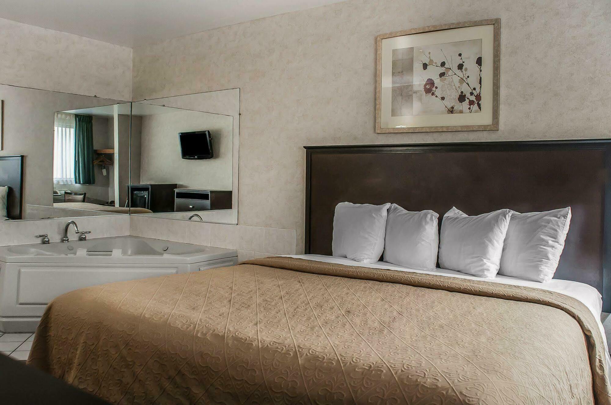 Quality Inn - Niagara Falls Blvd Екстериор снимка
